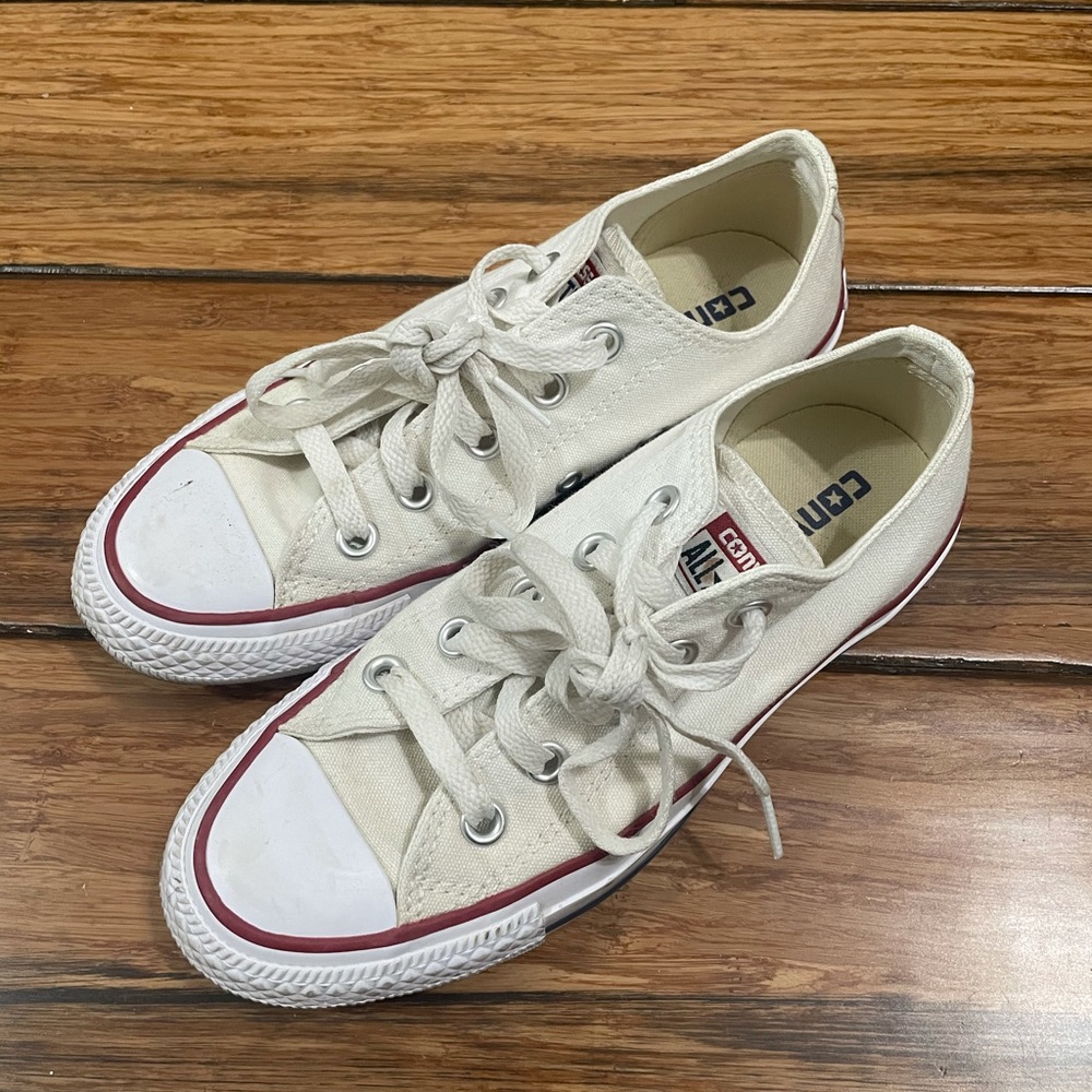 White Converse Size 5 Women’s